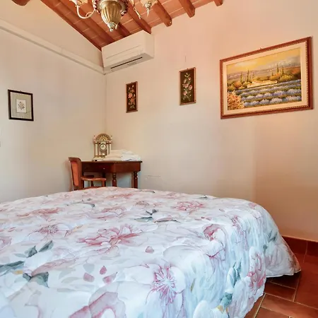 Lovely In Santo Stefano With Wifi